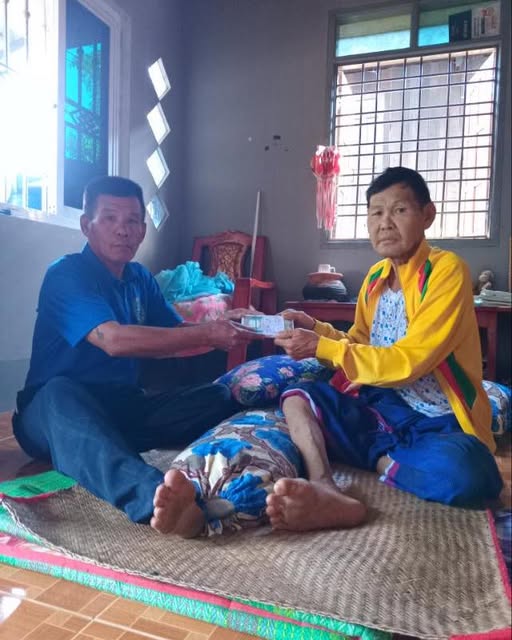မြန်မာ့ရိုးရာလက်ဝှေ့အဖွဲ့ချုပ်မှကရင်ပြည်နယ်လက်ဝှေ့သမားဟောင်း.ဒိုင်.နည်းပြဖြစ်သူဉီးစောရီလေးအား သွေးရောဂါ ဝေဒနာ ဆေးကုသ ခံနေရပါသဖြင့်မြန်မာနိုင်ငံ ​​ရိုးရာလက်ဝှေ့ အဖွဲ့ချုပ် မှ ထောက်ပံ့ လှူဒါန်းငွေ ငွေကျပ်၁၀သိန်းအား ကရင်ပြည်နယ် ရိုးရာလက်ဝှေ့ ခုံဒိုင်ချုပ် ဦးစောကျော်သိန်းတူ မြန်မာနိုင်ငံ လက်ဝှေ့ အဖွဲ့ချုပ် ကိုယ်စား သွားရောက် ထောက်ပံ့ လှူဒါန်း ပေးခဲ့ပါသည်။